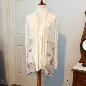 Cha Cha Vente white/embroidered open layering cardigan Top